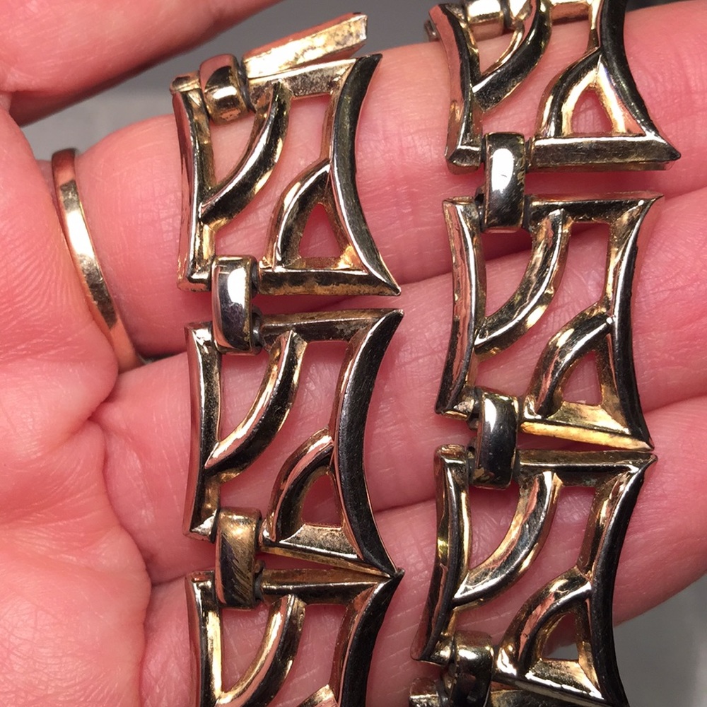Extremely Rare Bel Geddes Necklace And Earrings View 3